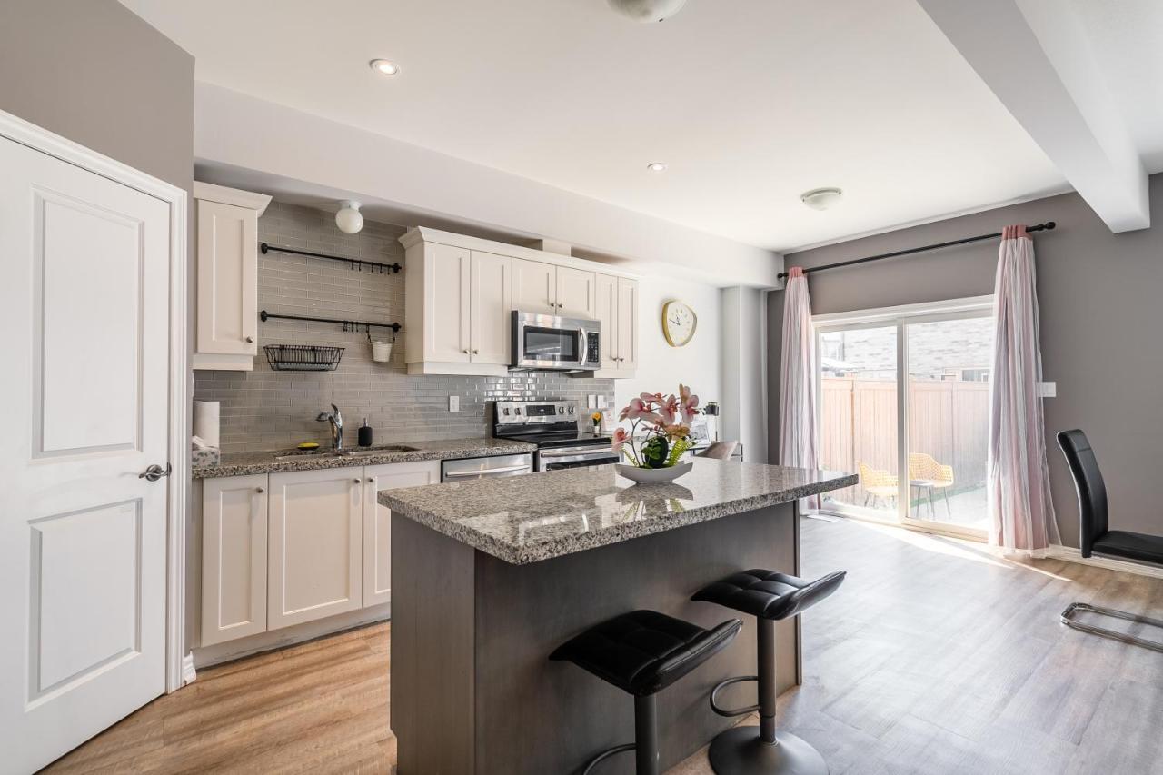 Modern Hamilton Homes Lake Ontario Shore By Globalstay Екстер'єр фото