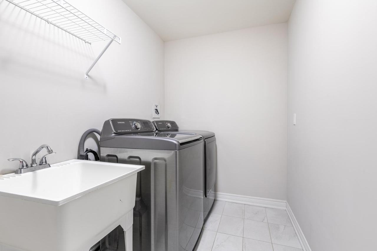 Modern Hamilton Homes Lake Ontario Shore By Globalstay Екстер'єр фото