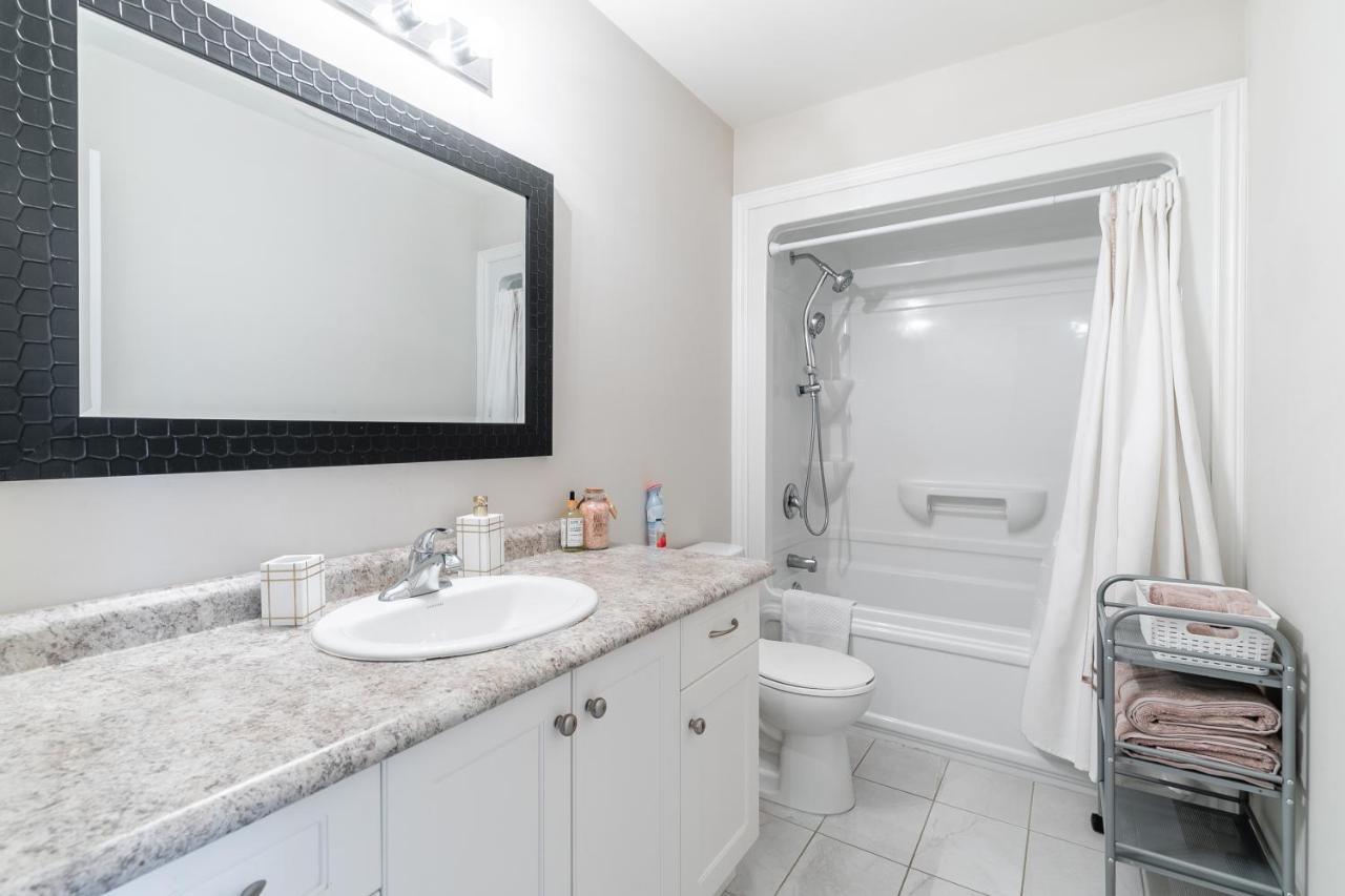 Modern Hamilton Homes Lake Ontario Shore By Globalstay Екстер'єр фото