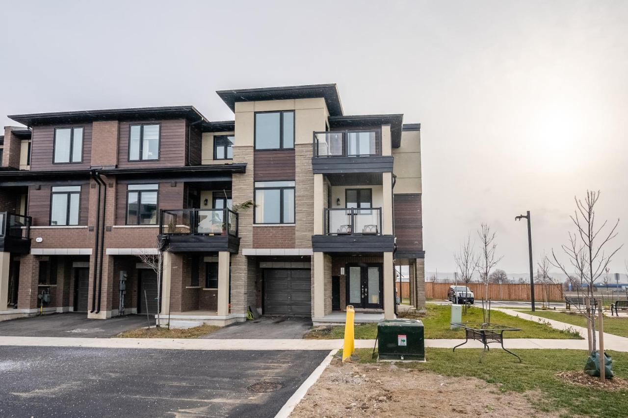 Modern Hamilton Homes Lake Ontario Shore By Globalstay Екстер'єр фото