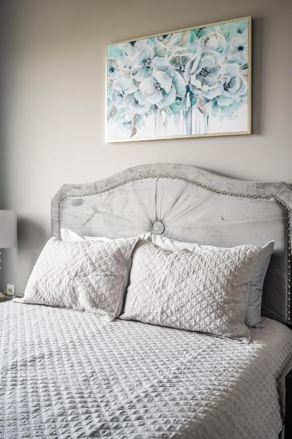 Modern Hamilton Homes Lake Ontario Shore By Globalstay Екстер'єр фото