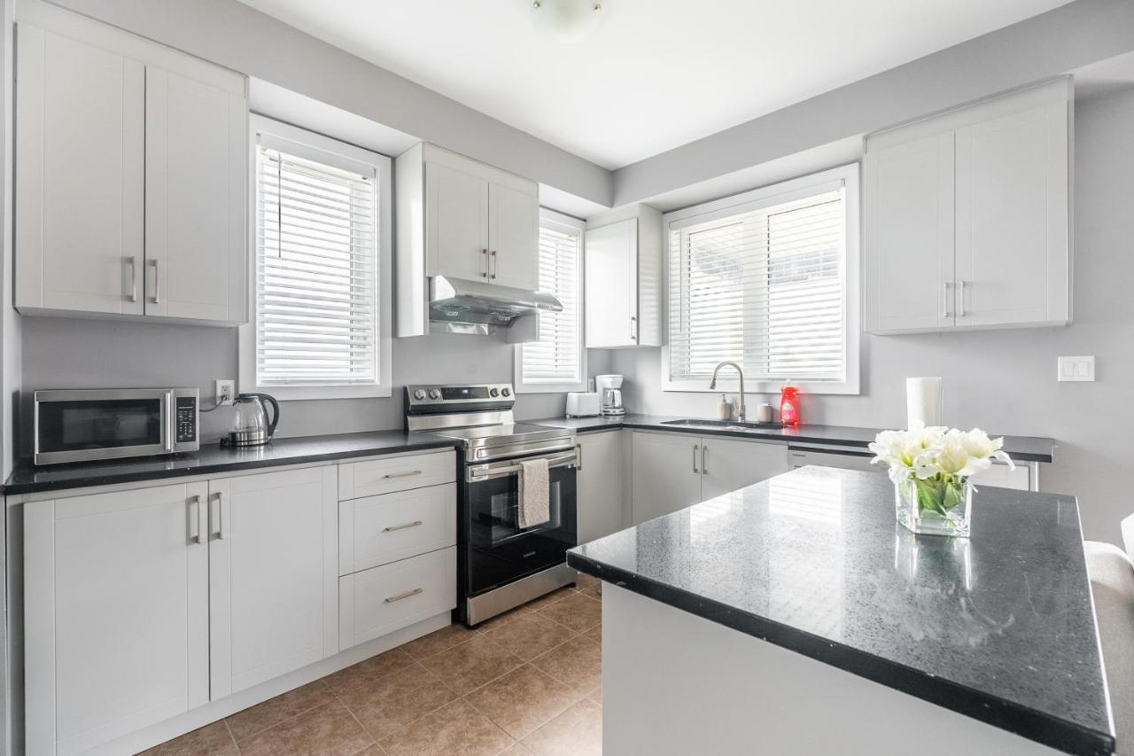 Modern Hamilton Homes Lake Ontario Shore By Globalstay Екстер'єр фото