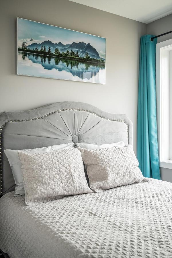 Modern Hamilton Homes Lake Ontario Shore By Globalstay Екстер'єр фото